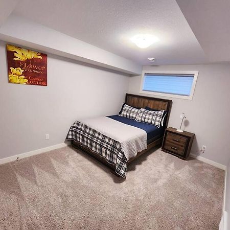 Deluxe 2 Bedroom Suite With*Netflix/Cable/Prime إيدمونتون المظهر الخارجي الصورة