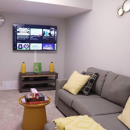 Deluxe 2 Bedroom Suite With*Netflix/Cable/Prime إيدمونتون المظهر الخارجي الصورة